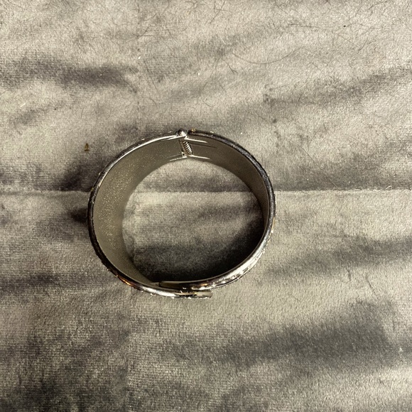 ELEGANT CUFF BRACELET - Picture 4 of 8